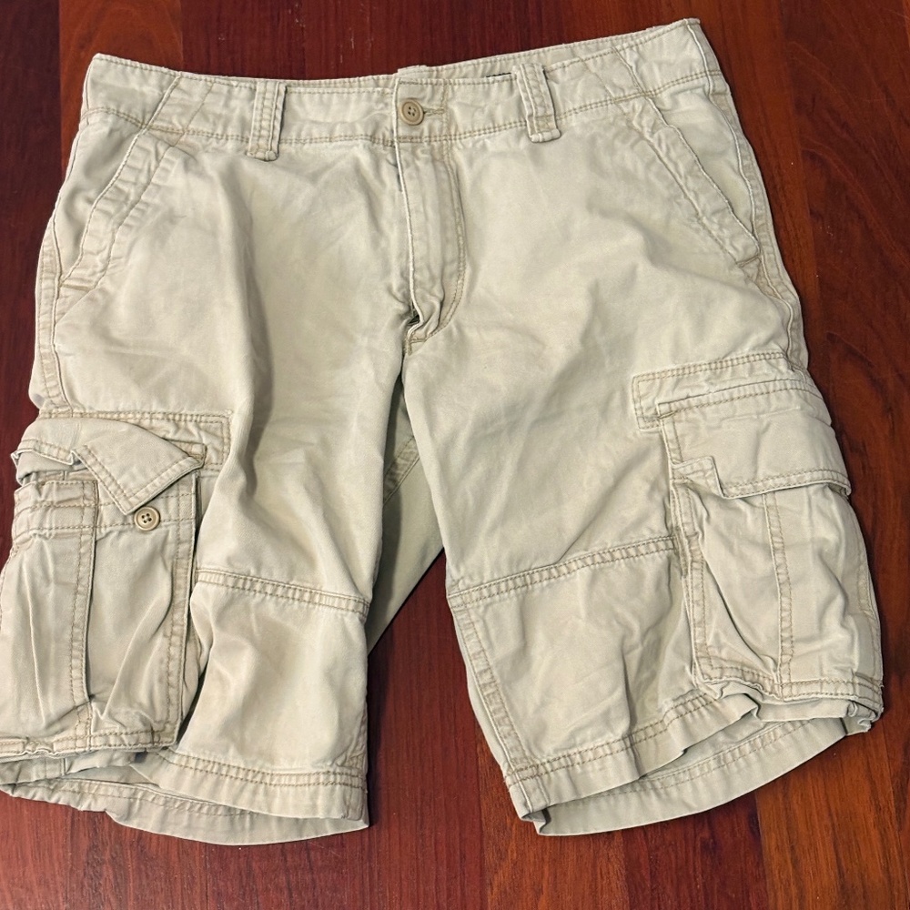 Old Navy Men’s Classic Cargo Shorts – Khaki Tan Size 31